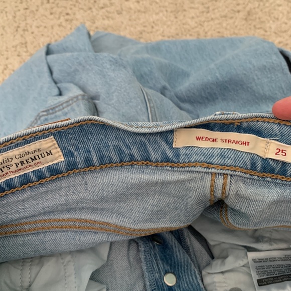 Levi’s Wedgie Straight Jeans - Picture 3 of 5